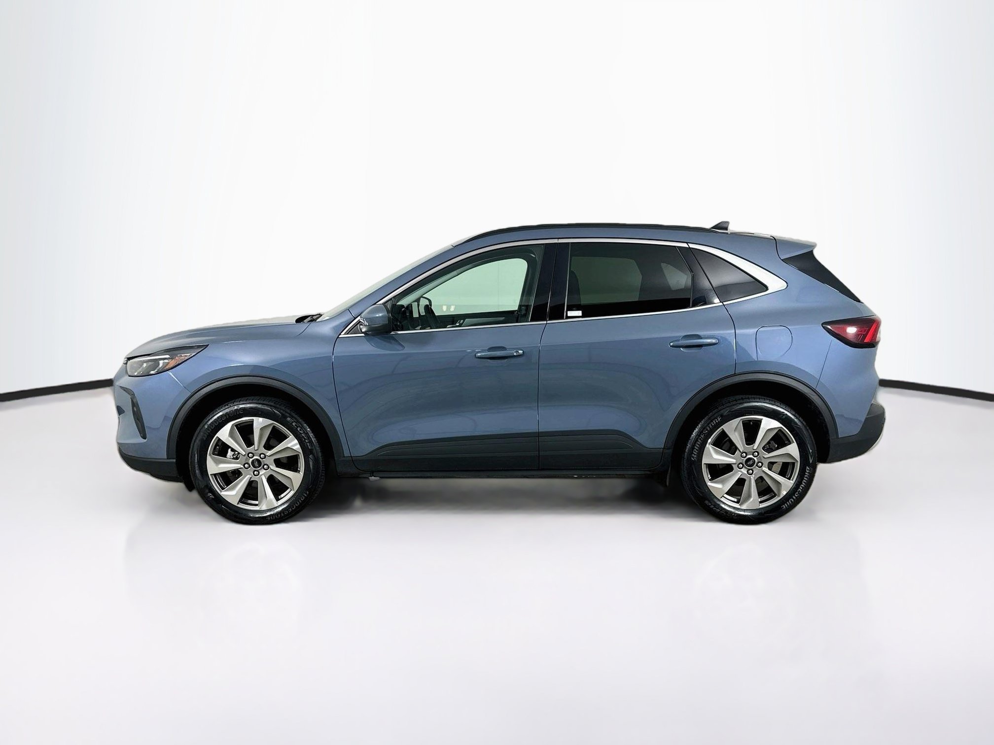 Used 2025 Ford Escape Platinum AWD/4WD image 4