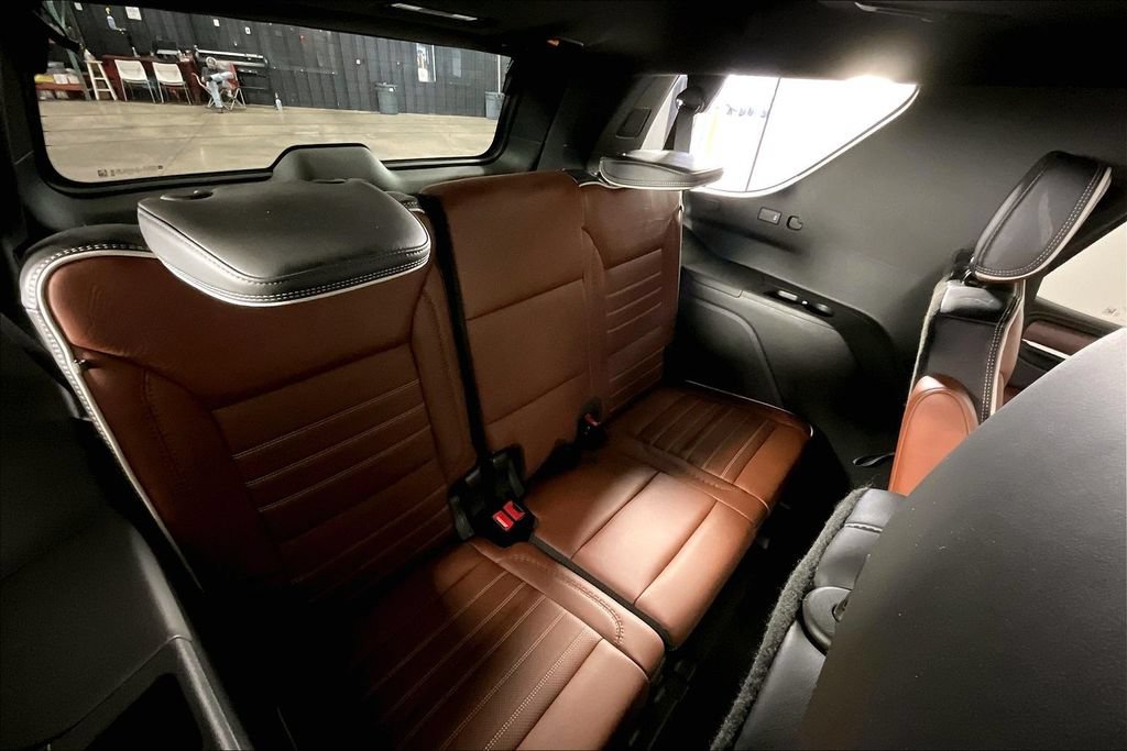 Used 2023 GMC Yukon Denali Ultimate AWD/4WD image 39