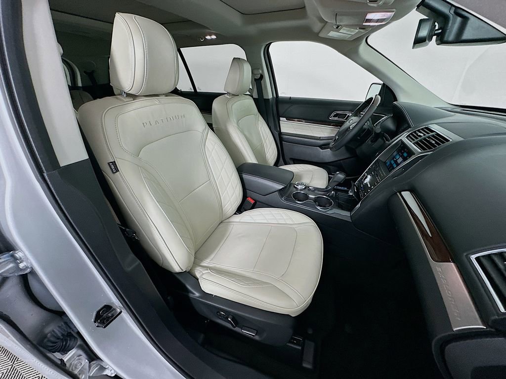 Used 2018 Ford Explorer Platinum AWD/4WD image 30