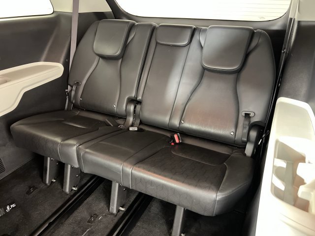Used 2023 Kia Carnival LX FWD image 34