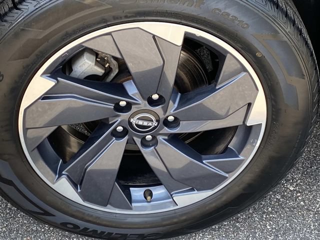 Used 2024 Nissan Rogue SV FWD image 30