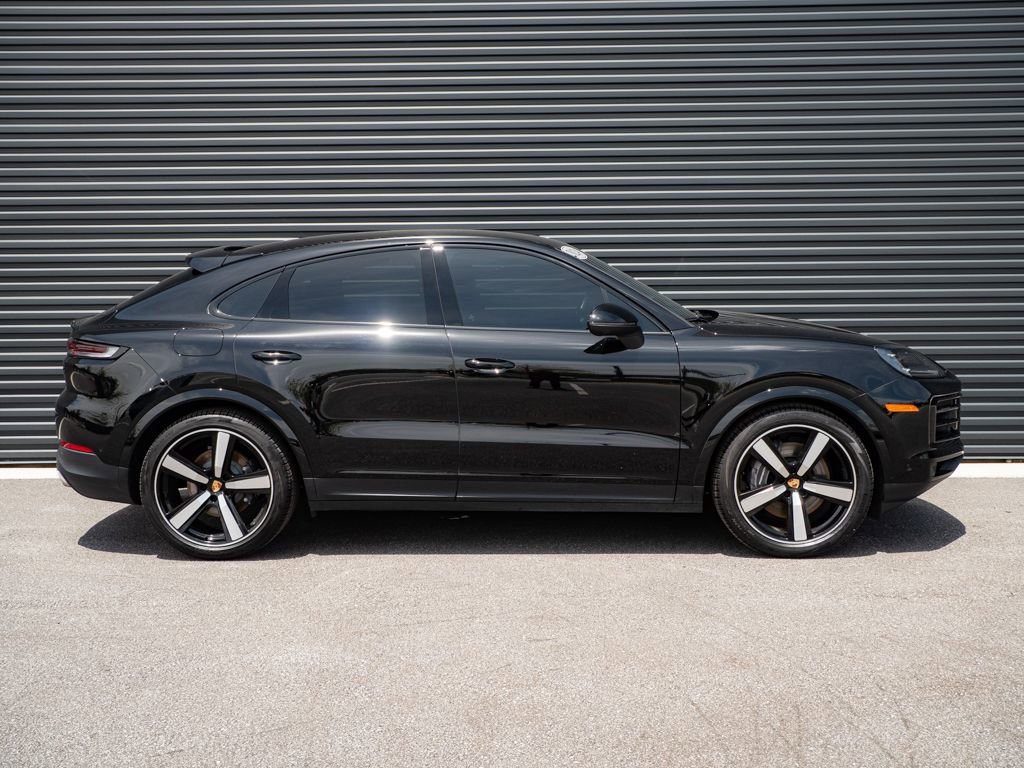 Used 2024 Porsche Cayenne Coupe AWD/4WD image 28