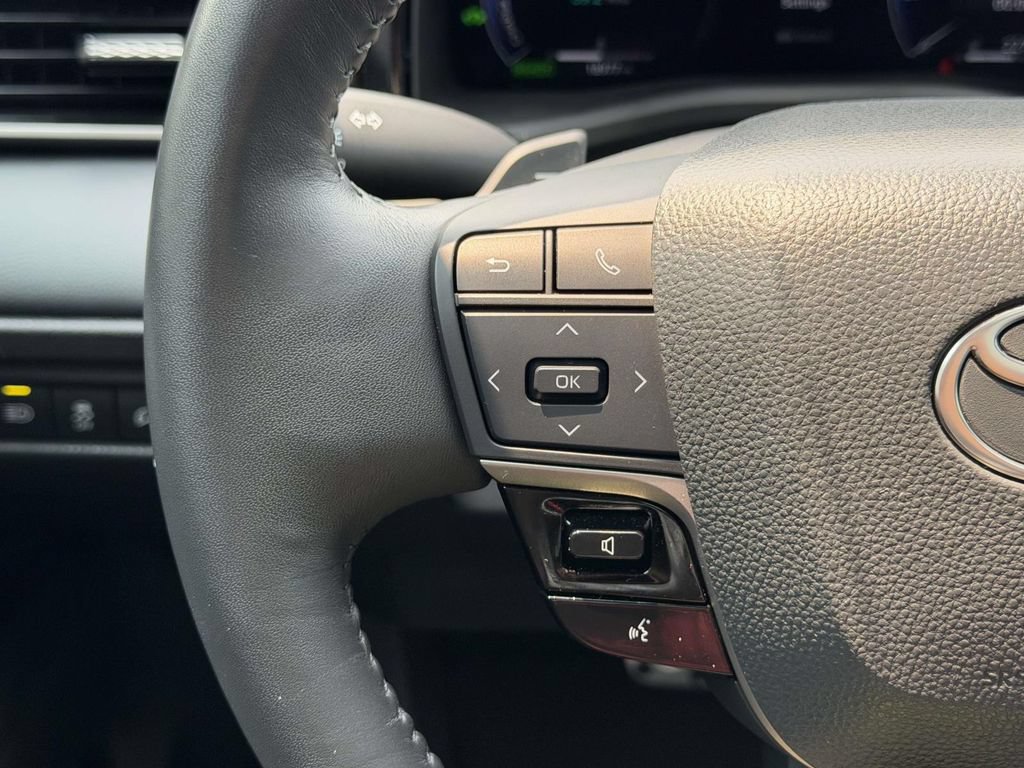 Used 2025 Toyota Camry XSE FWD image 9