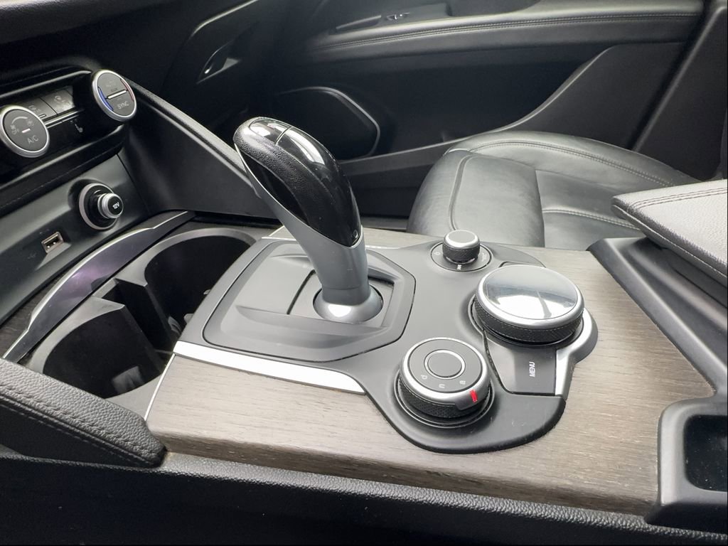 Used 2019 Alfa Romeo Stelvio Ti w/ Nero Edizione image 47