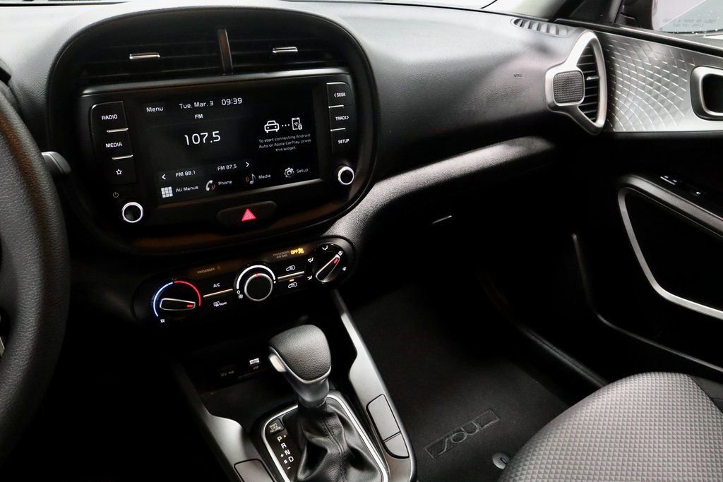 Used 2025 Kia Soul LX image 29