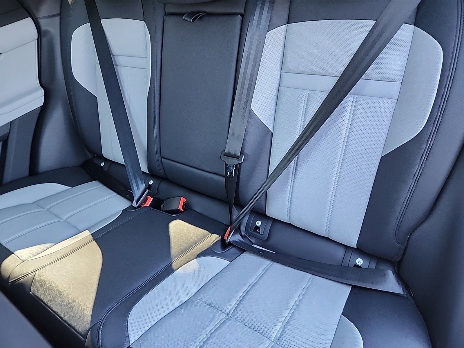 Used 2025 Land Rover Range Rover Evoque Dynamic SE image 25