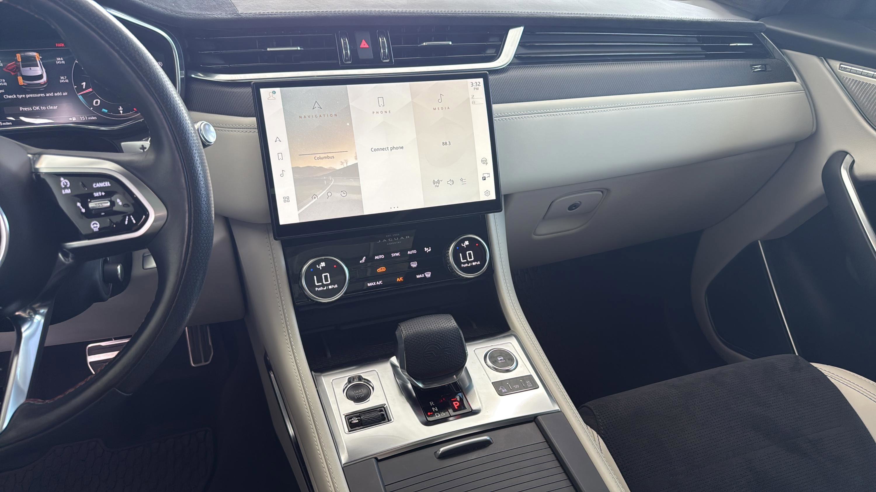 Used 2022 Jaguar F-PACE SVR AWD/4WD image 40