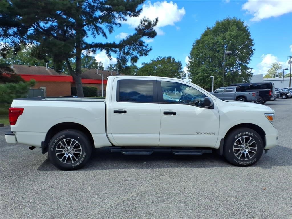 Used 2022 Nissan Titan SV w/ Accessory Utility Package image 2