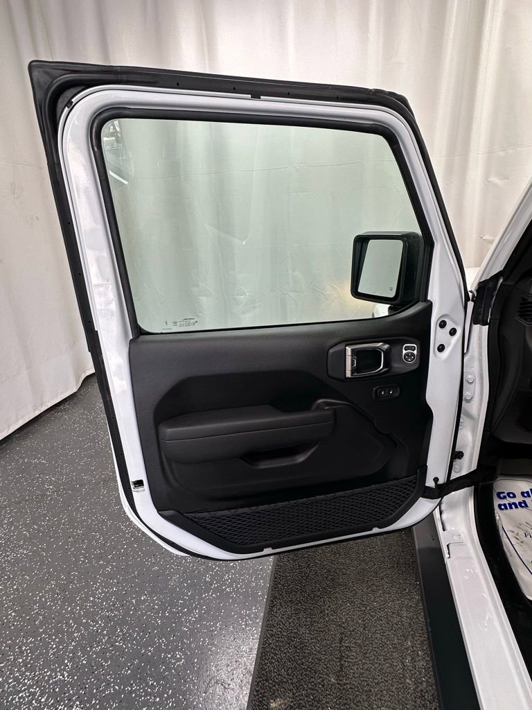 New 2025 Jeep Gladiator Sport AWD/4WD image 9