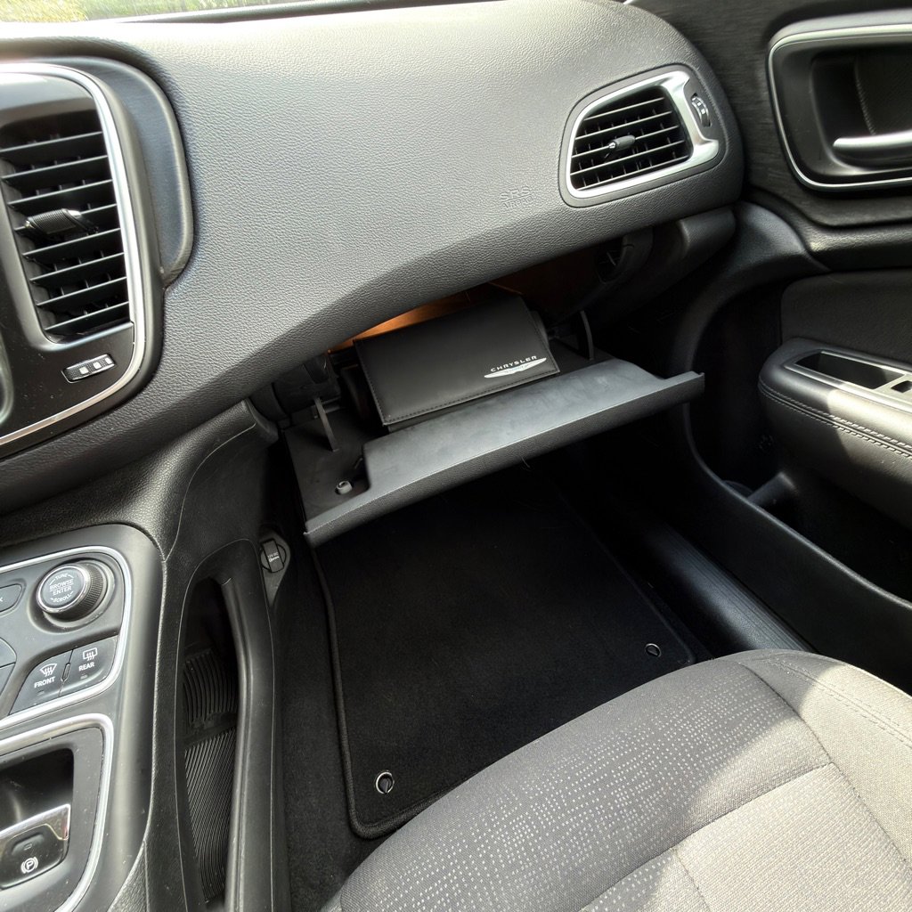 Used 2015 Chrysler 200 Limited image 25