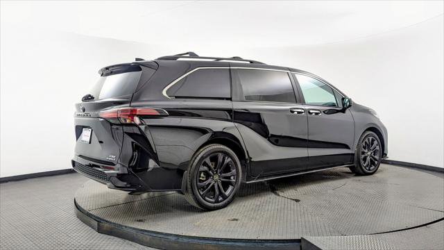 Used 2022 Toyota Sienna XSE w/ XSE Plus Package image 7
