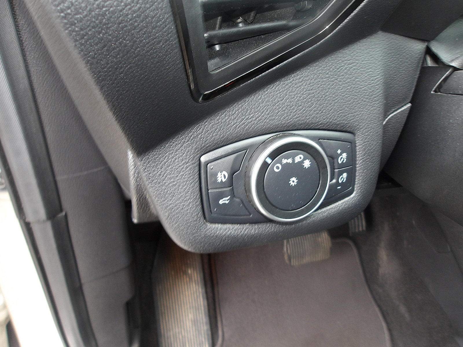 Used 2018 Ford Escape SEL FWD image 17