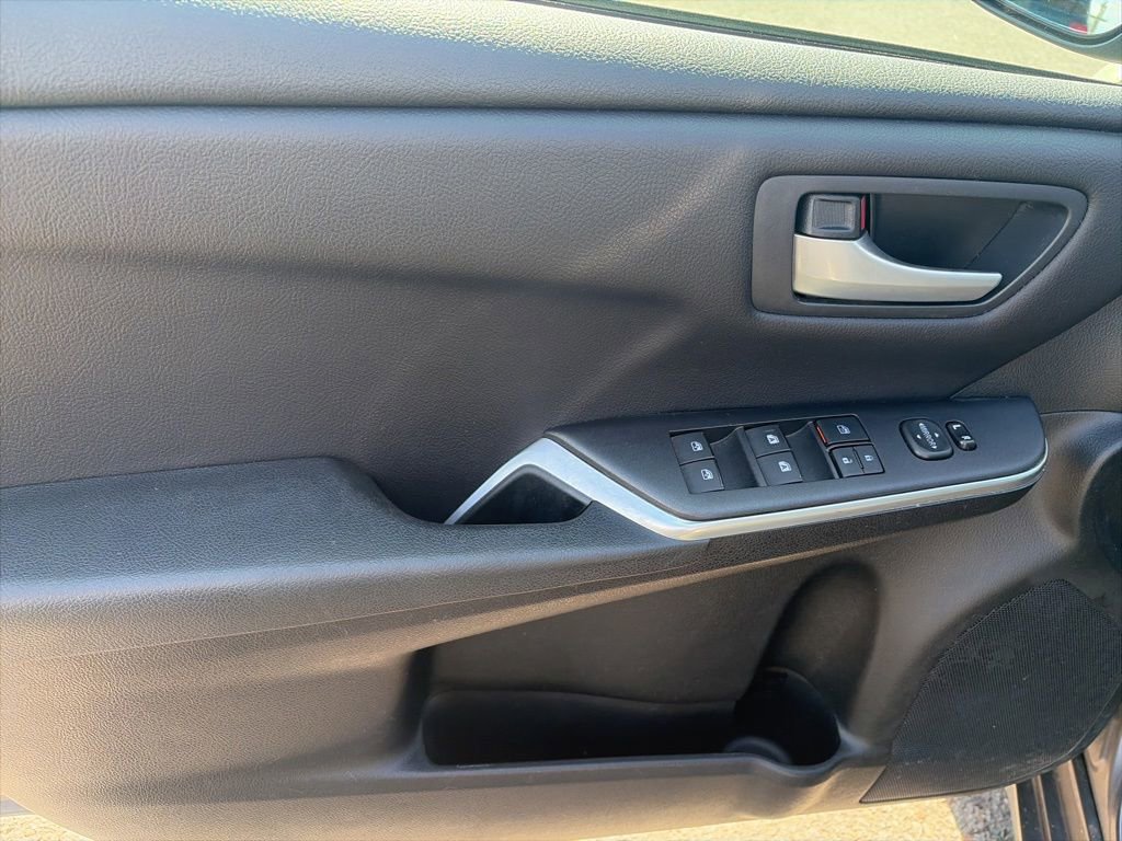 Used 2016 Toyota Camry LE FWD image 10