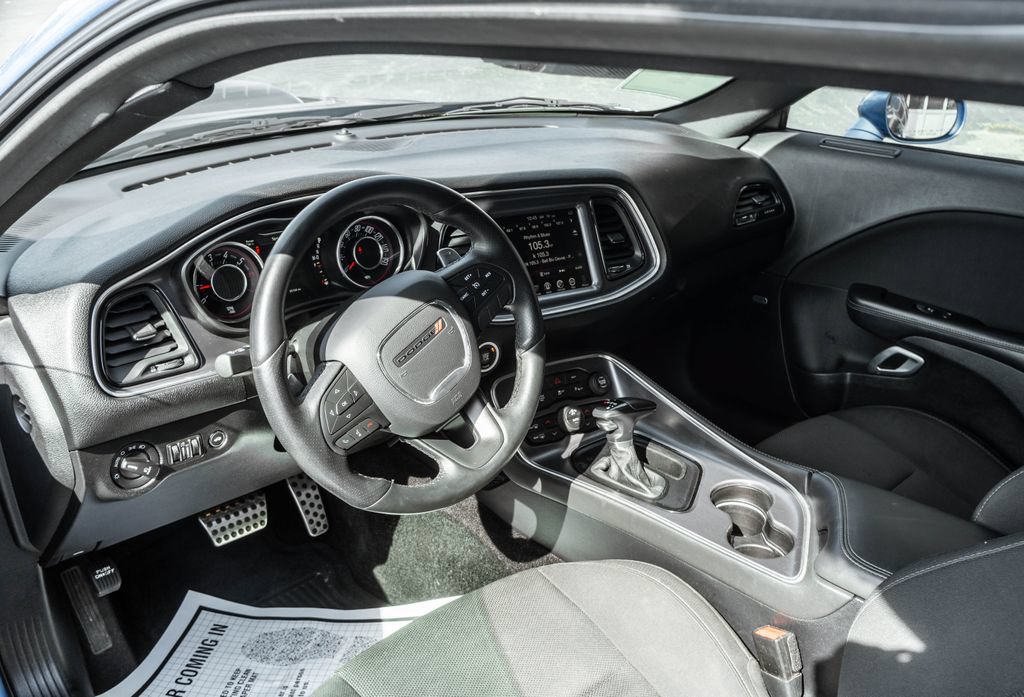 Used 2016 Dodge Challenger R/T RWD image 8