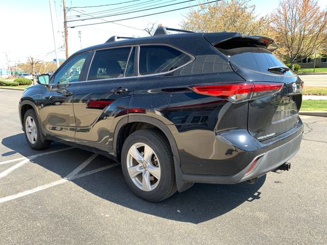 Used 2023 Toyota Highlander LE image 5