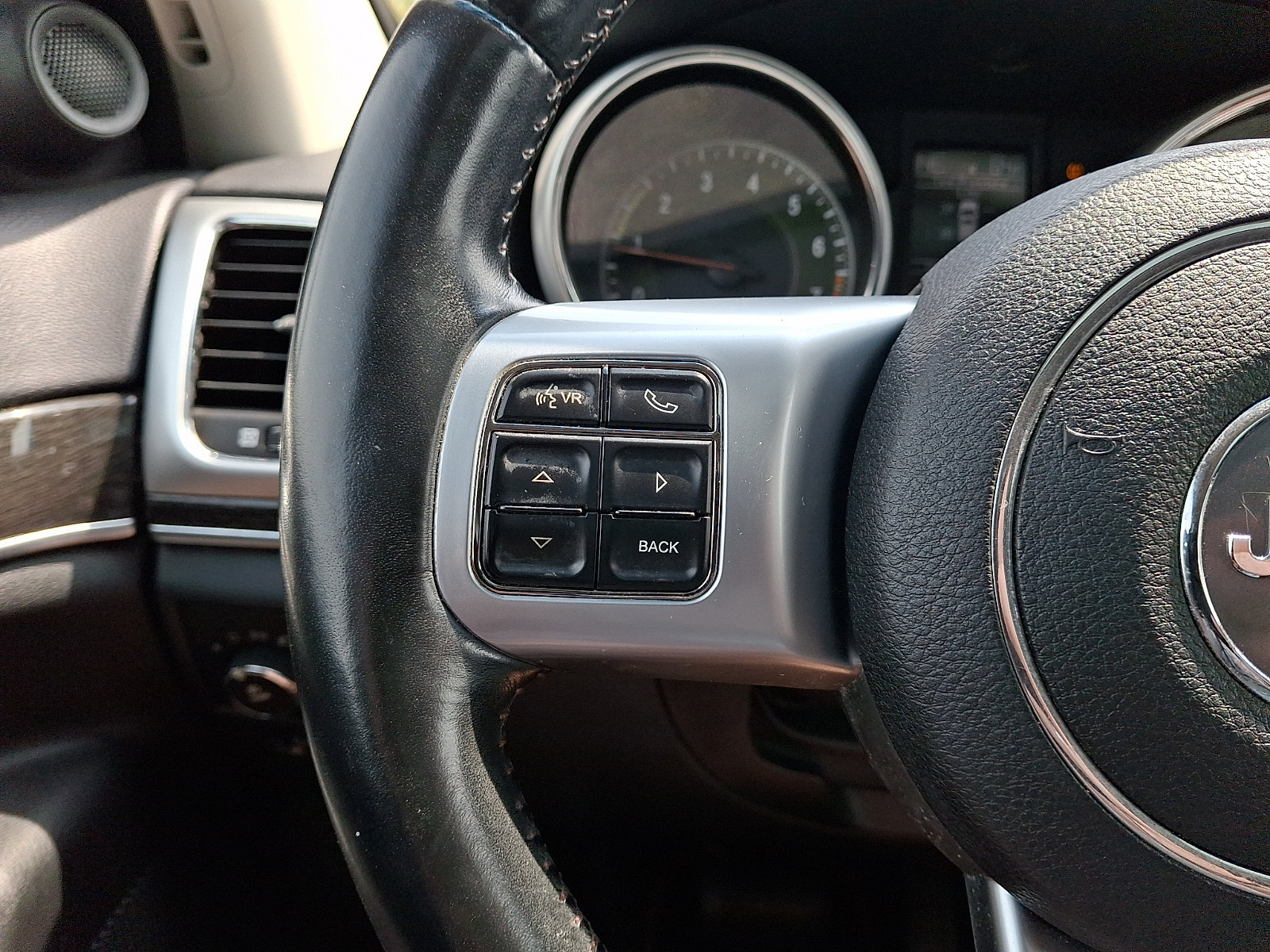 Used 2011 Jeep Grand Cherokee 70th Anniversary AWD/4WD image 22