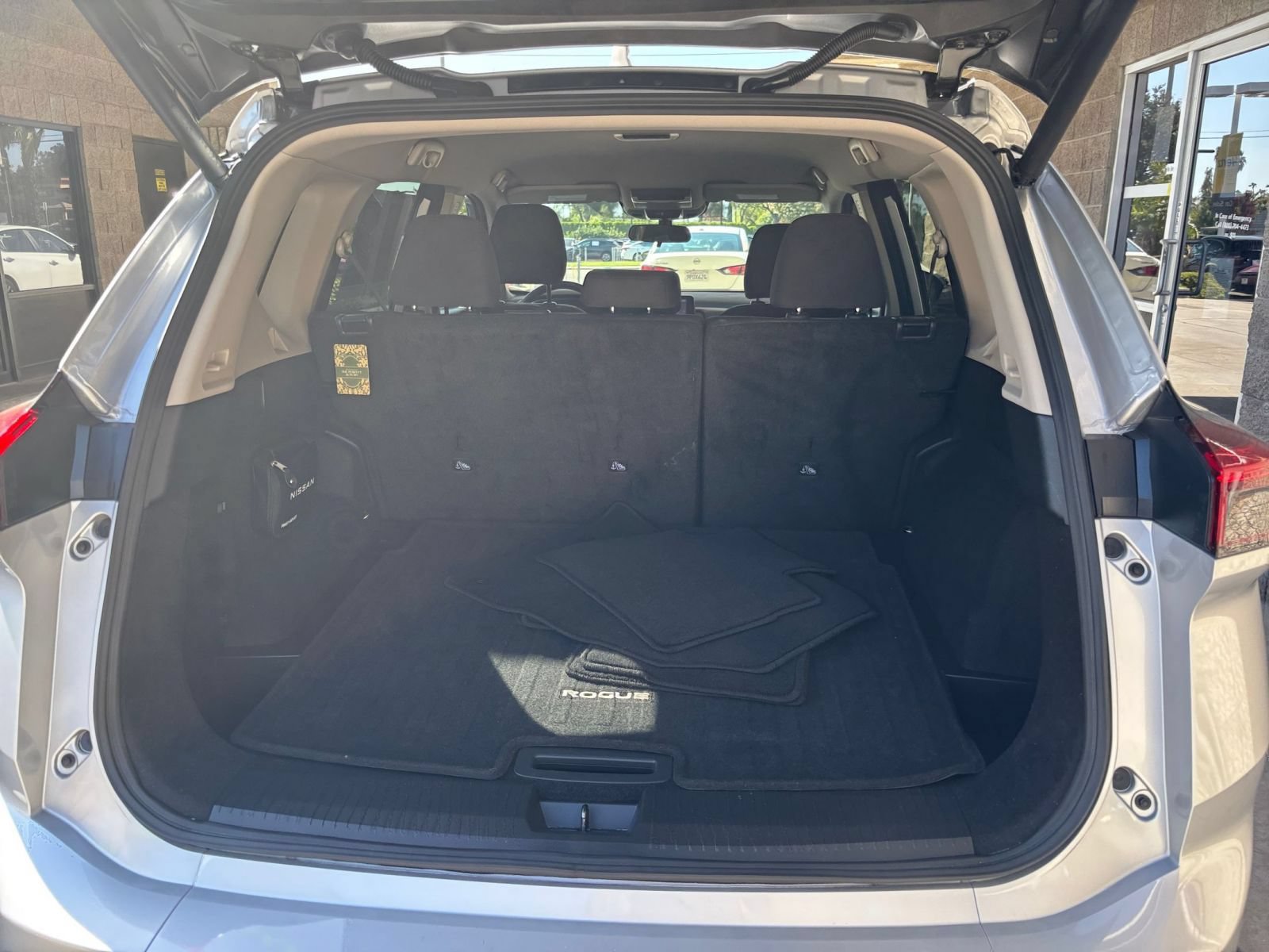 Used 2025 Nissan Rogue SV FWD image 33