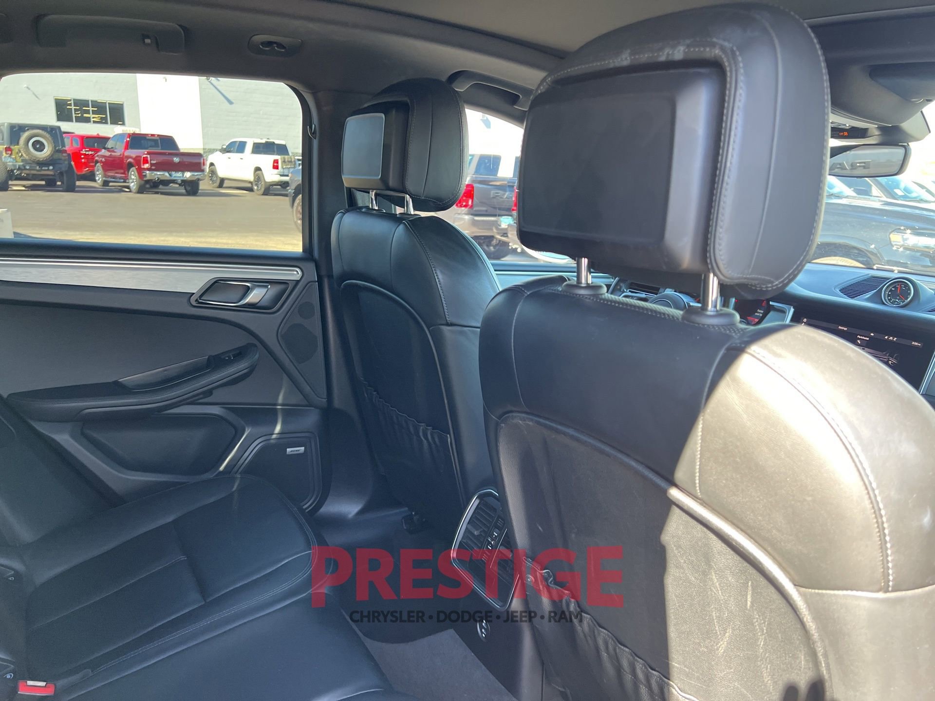 Used 2021 Porsche Macan w/ Premium Package Plus AWD/4WD image 21
