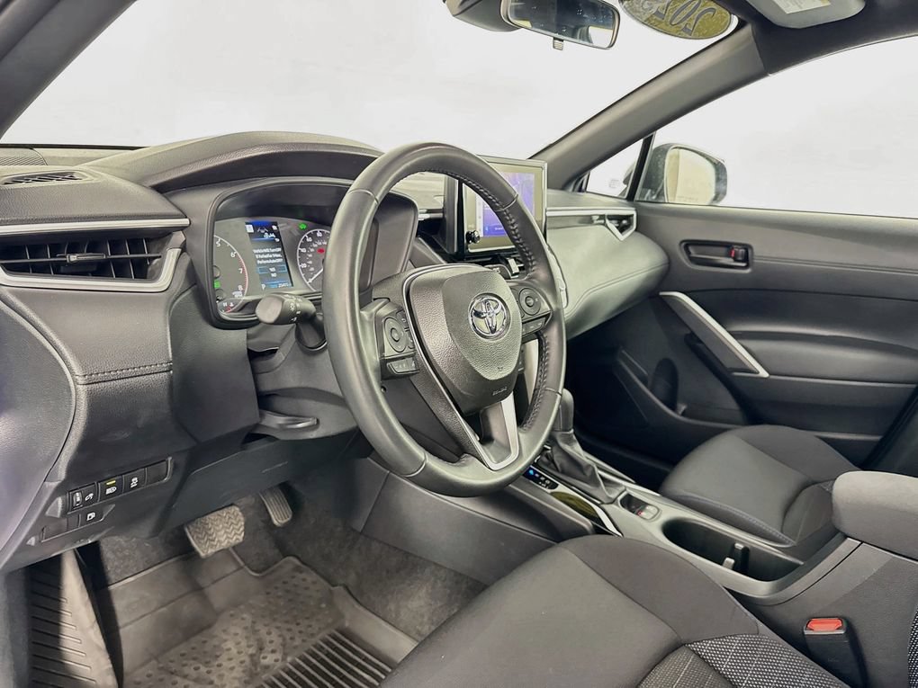 Used 2025 Toyota Corolla Cross AWD Hybrid w/ Moonroof Package image 14