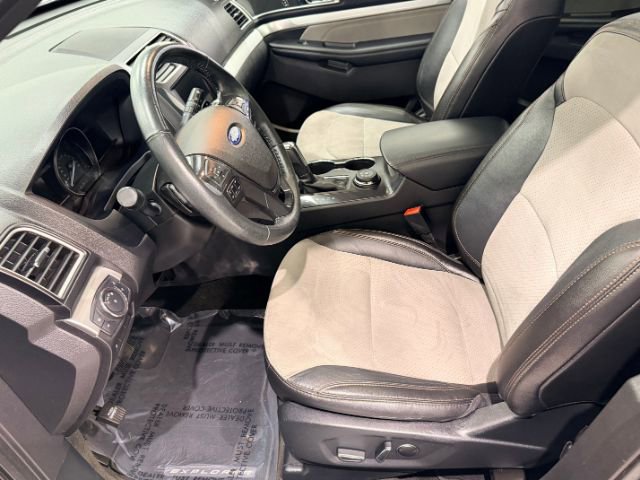 Used 2017 Ford Explorer XLT w/ Equipment Group 202A image 18