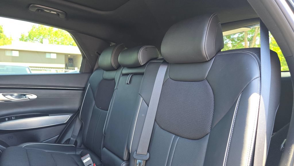 Used 2022 Genesis GV70 3.5T Sport AWD/4WD image 17
