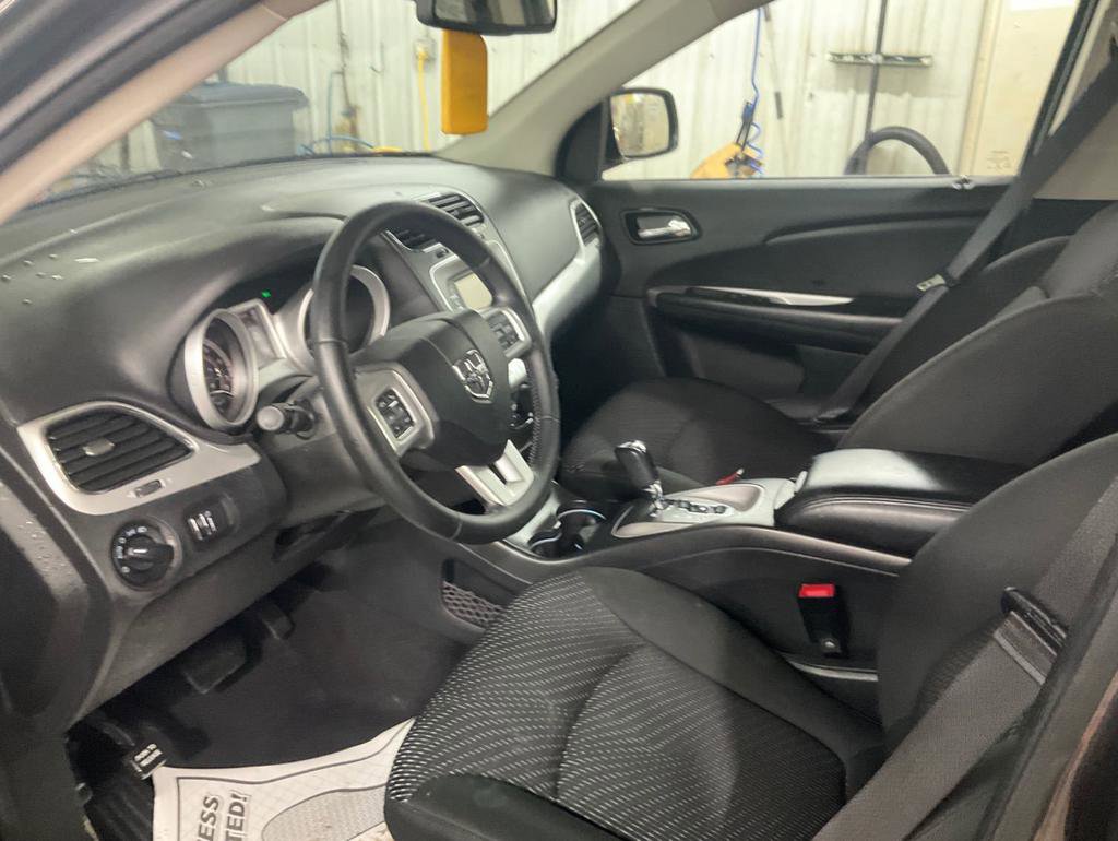 Used 2020 Dodge Journey SE w/ SE Popular Equipment Group FWD image 17