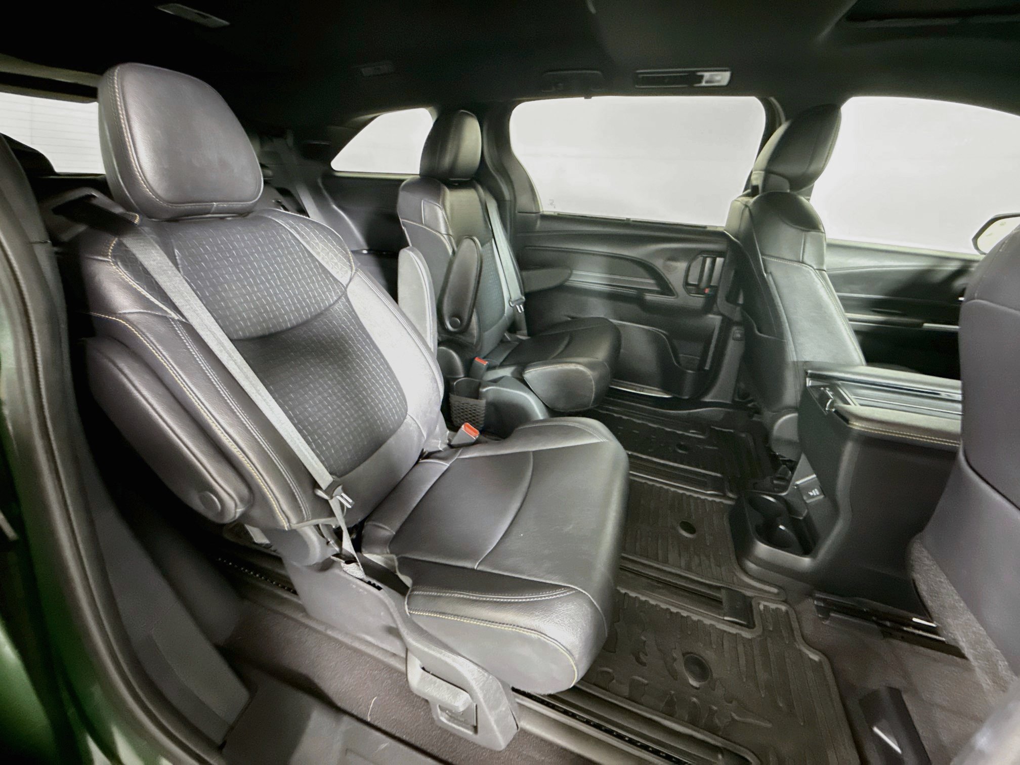 Certified 2025 Toyota Sienna XLE Woodland Edition AWD/4WD image 29