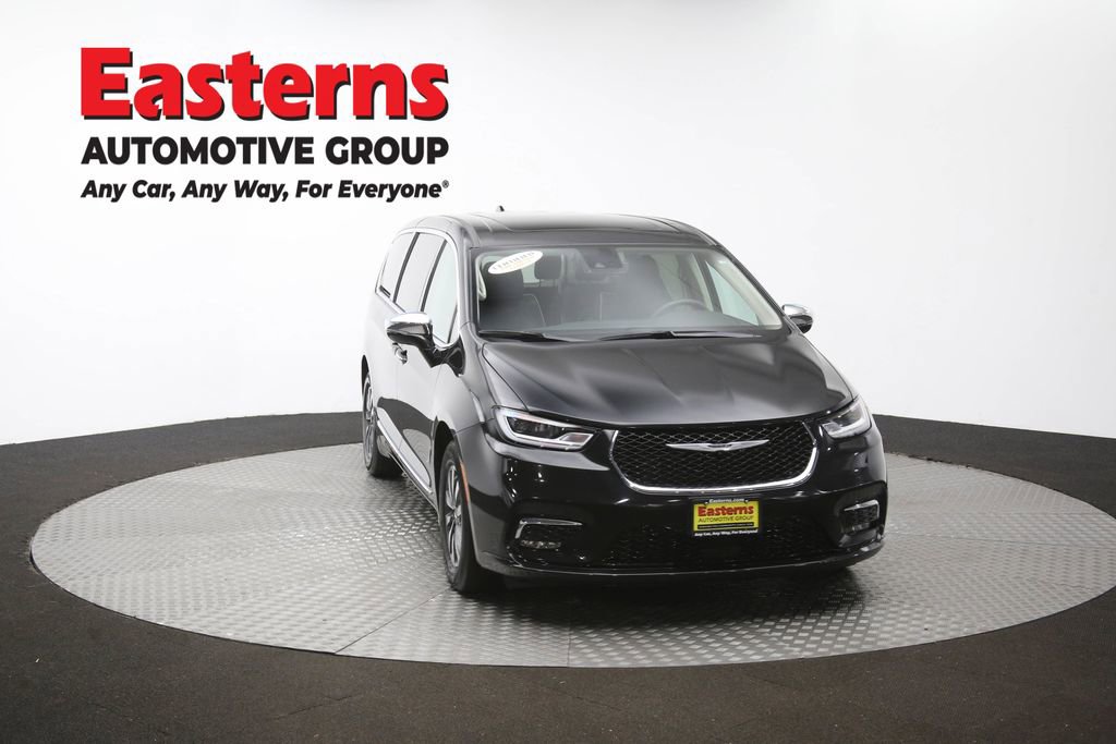 Used 2023 Chrysler Pacifica Limited FWD image 55