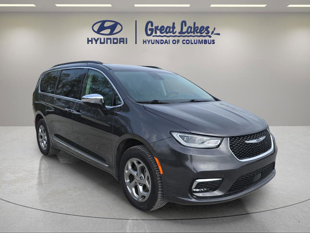 Used 2023 Chrysler Pacifica Limited image 31