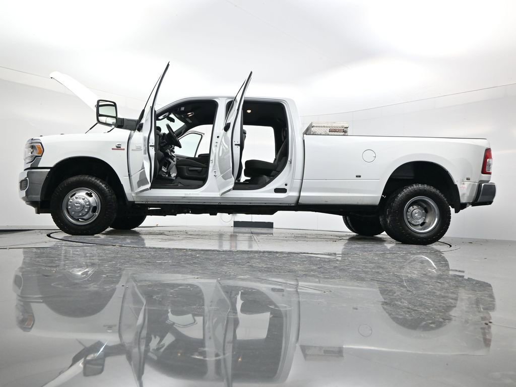 Used 2024 RAM 3500 Tradesman w/ Chrome Appearance Group image 59