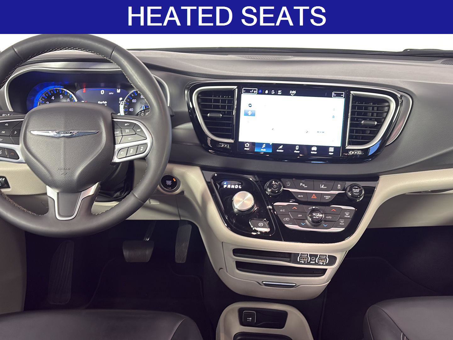 Used 2024 Chrysler Pacifica Touring-L image 16