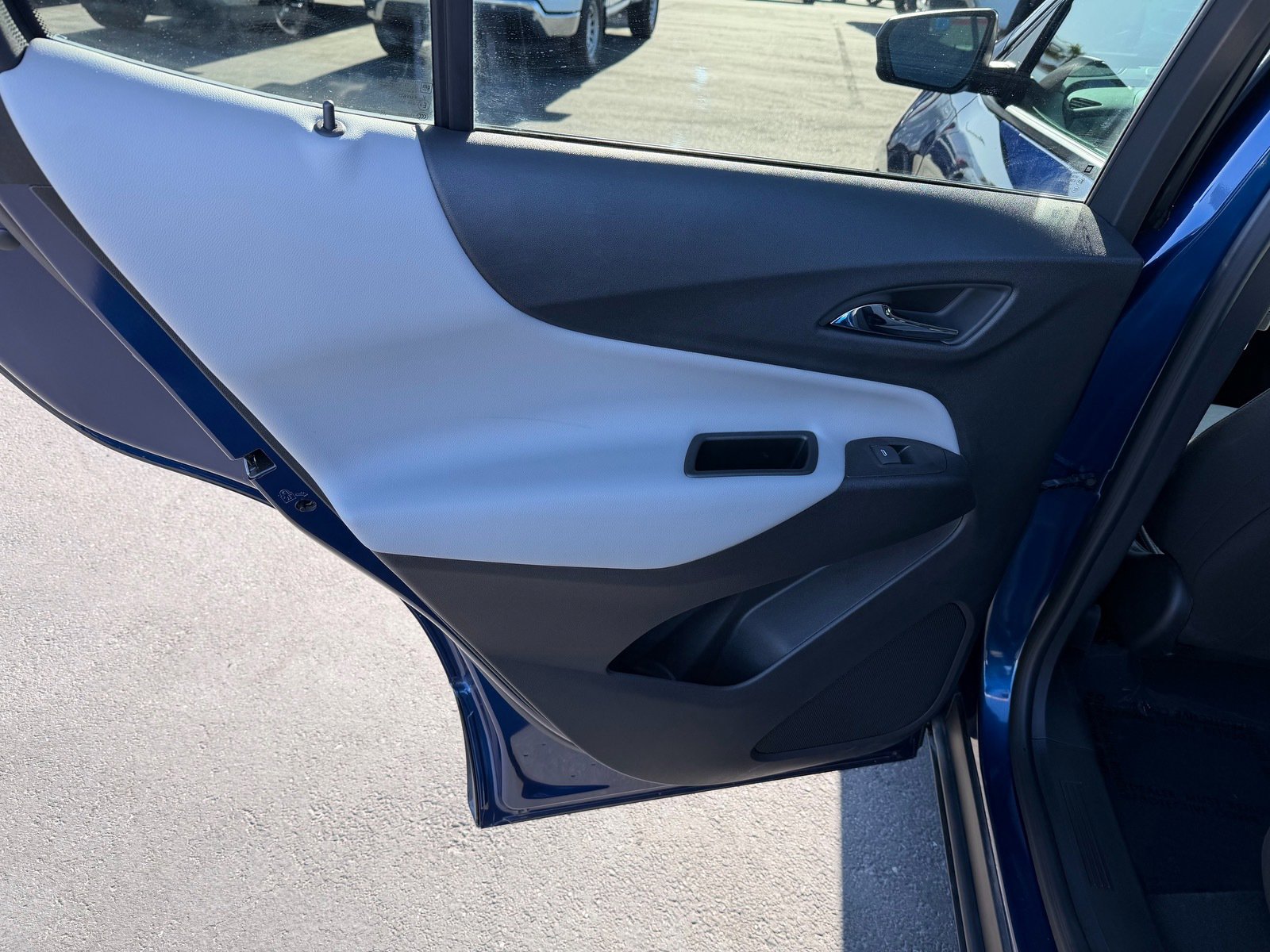 Used 2023 Chevrolet Equinox LS w/ LS Convenience Package FWD image 18
