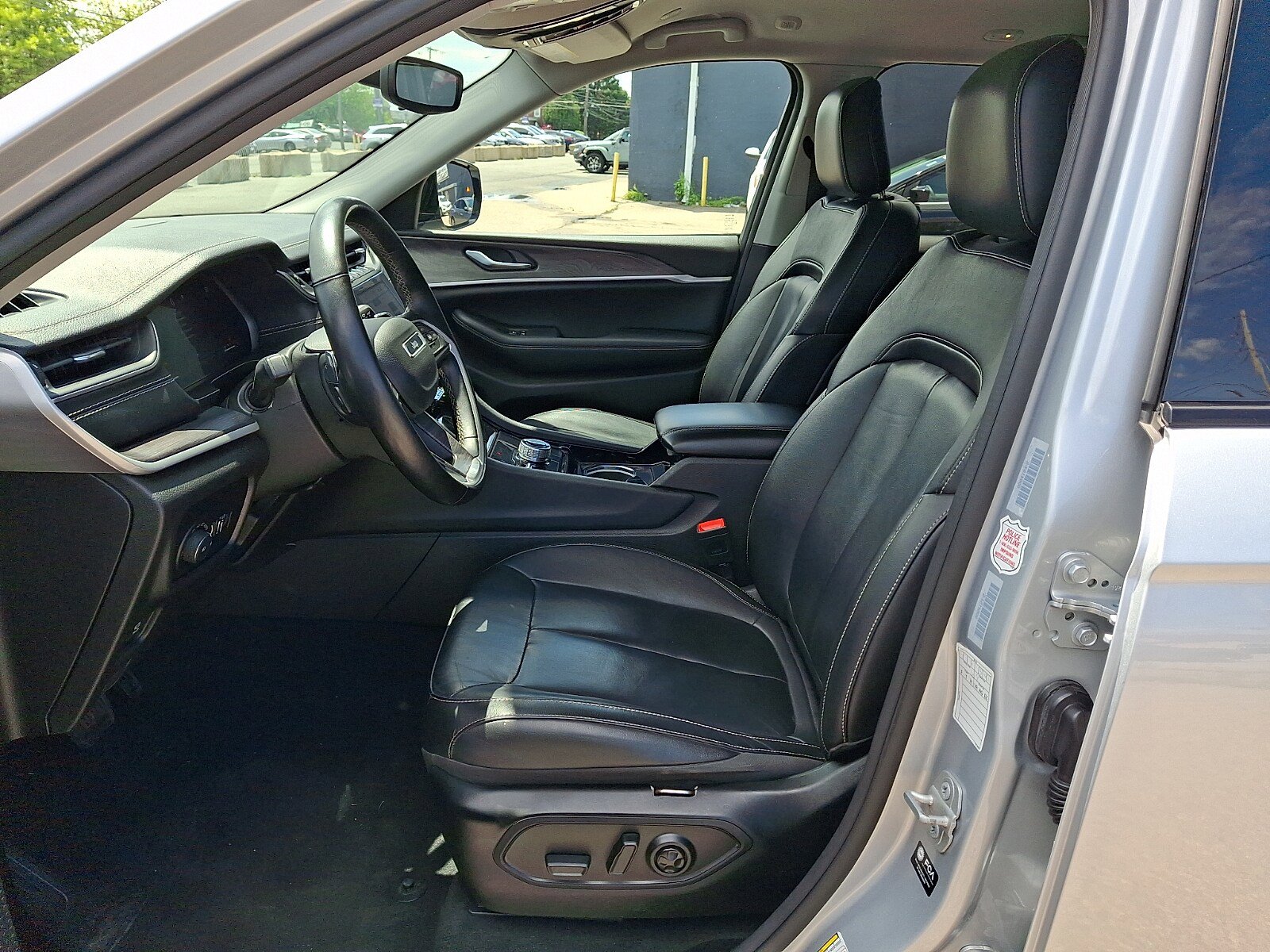 Used 2022 Jeep Grand Cherokee Limited AWD/4WD image 12