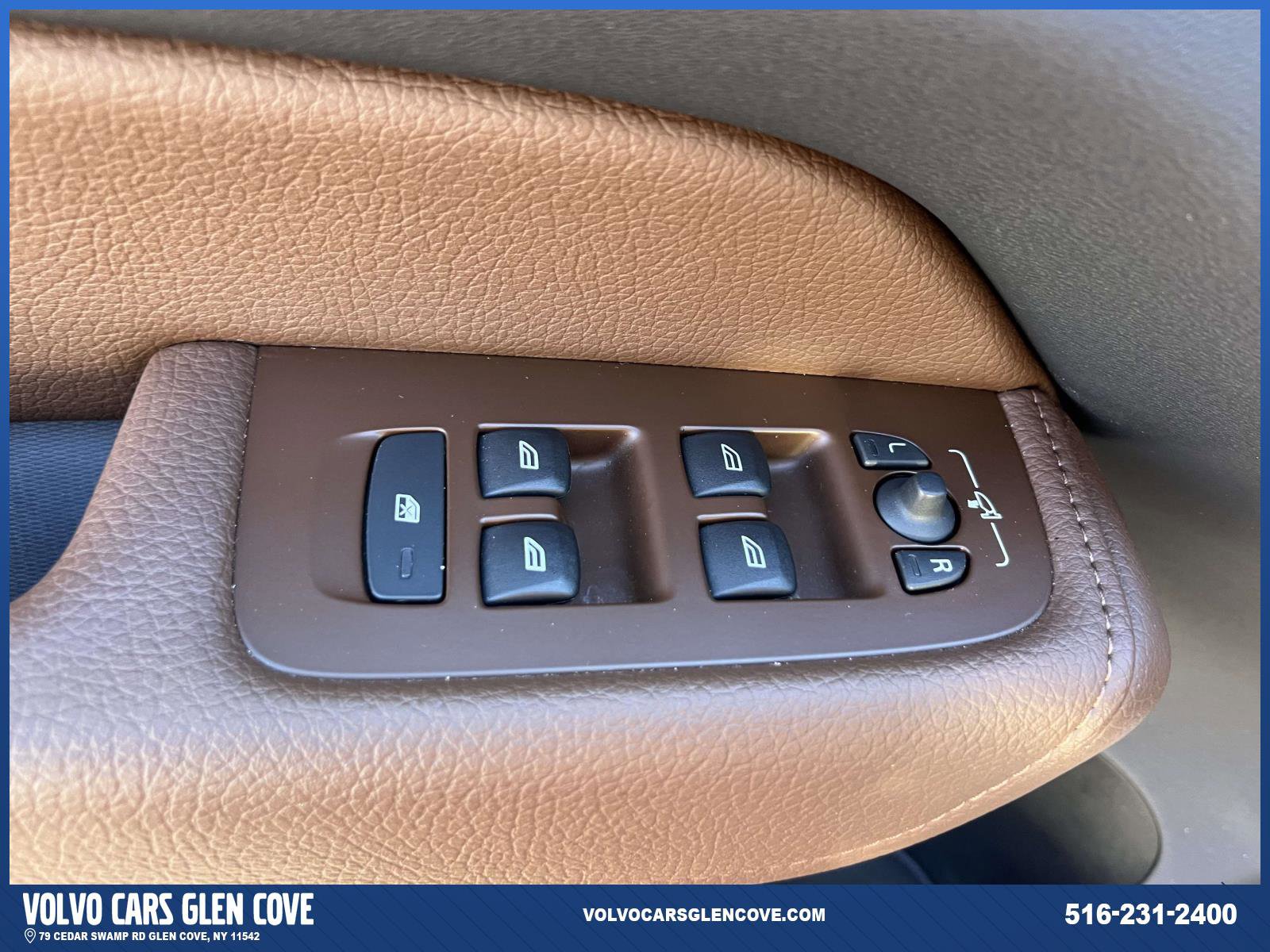 Used 2022 Volvo XC60 B5 Momentum w/ Climate Package image 16