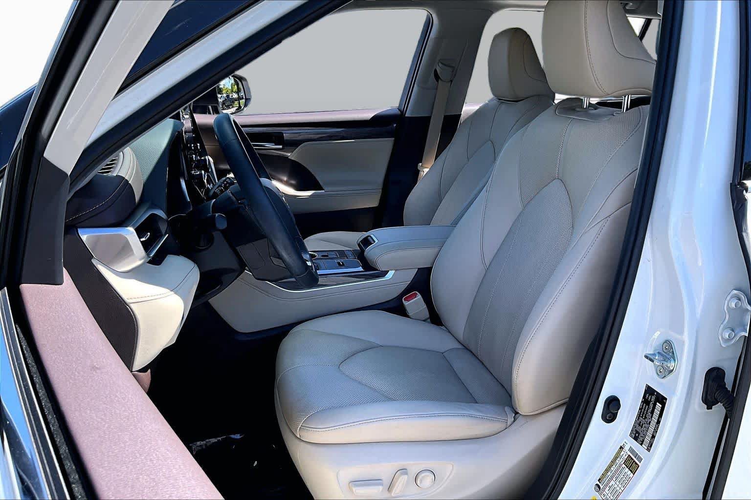 Used 2020 Toyota Highlander Limited FWD image 8