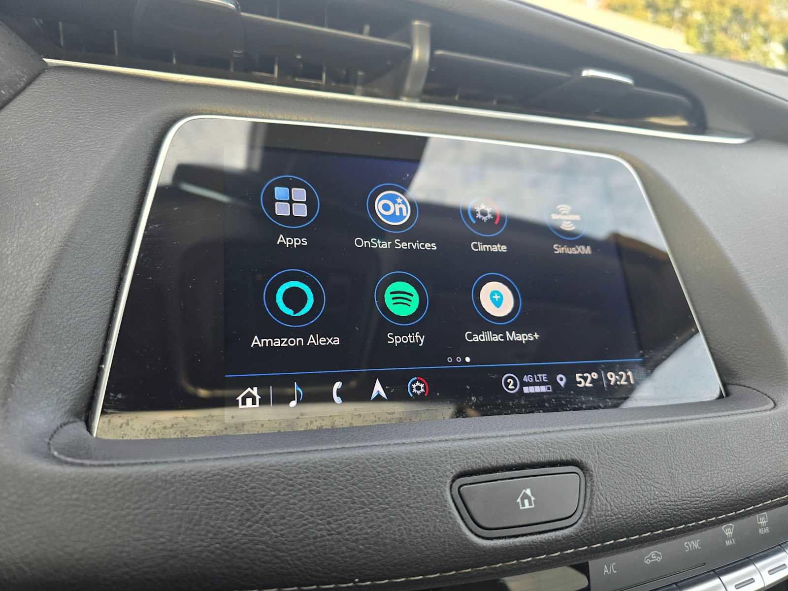 Used 2022 Cadillac XT4 Luxury w/ Cold Weather Package image 28