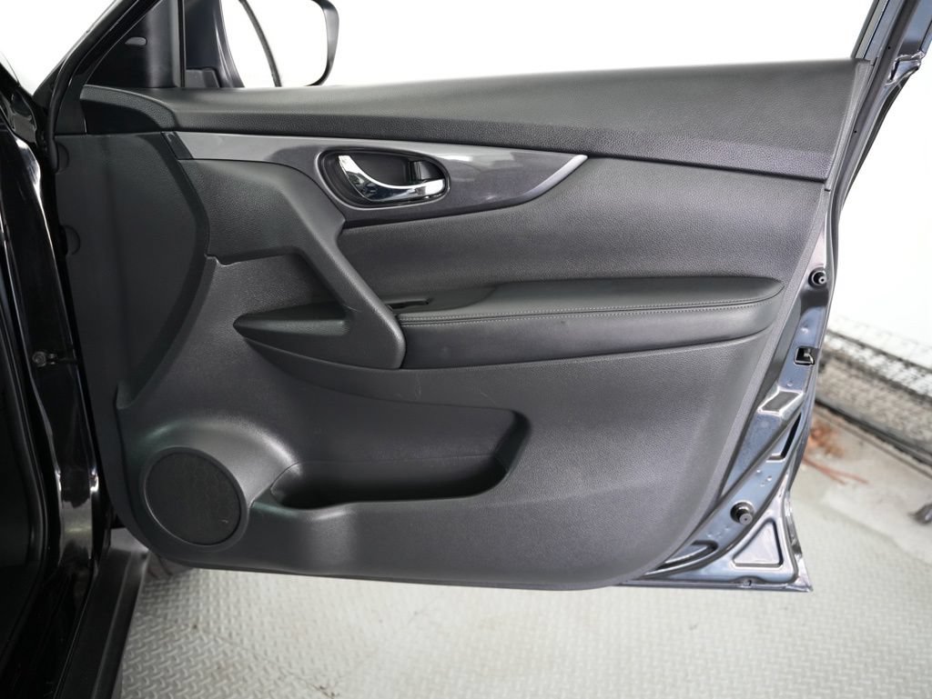 Used 2020 Nissan Rogue SV FWD image 48