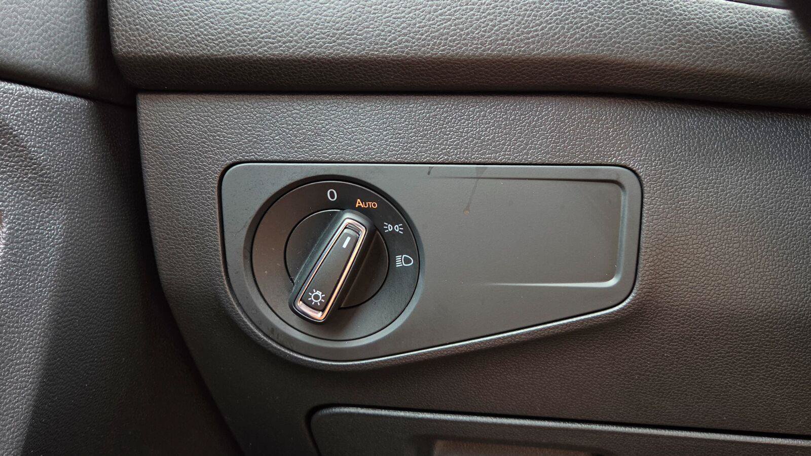 Certified 2023 Volkswagen Tiguan SE FWD image 20