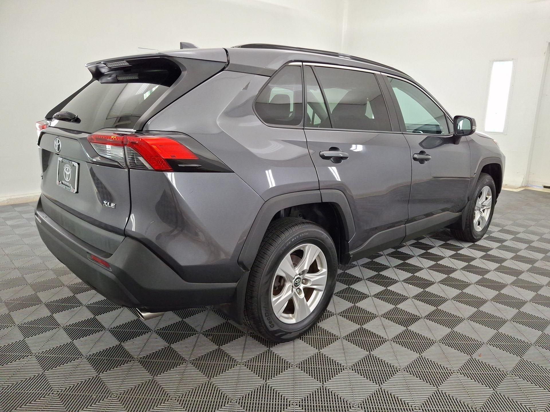 Certified 2020 Toyota RAV4 XLE w/ Convenience Package AWD/4WD image 24