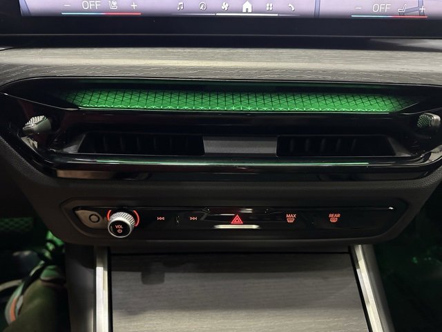 Used 2025 BMW 330i xDrive Sedan w/ Premium Package image 17