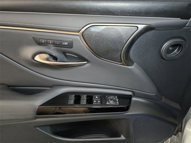 Certified 2022 Lexus ES 300h w/ Luxury Package image 15