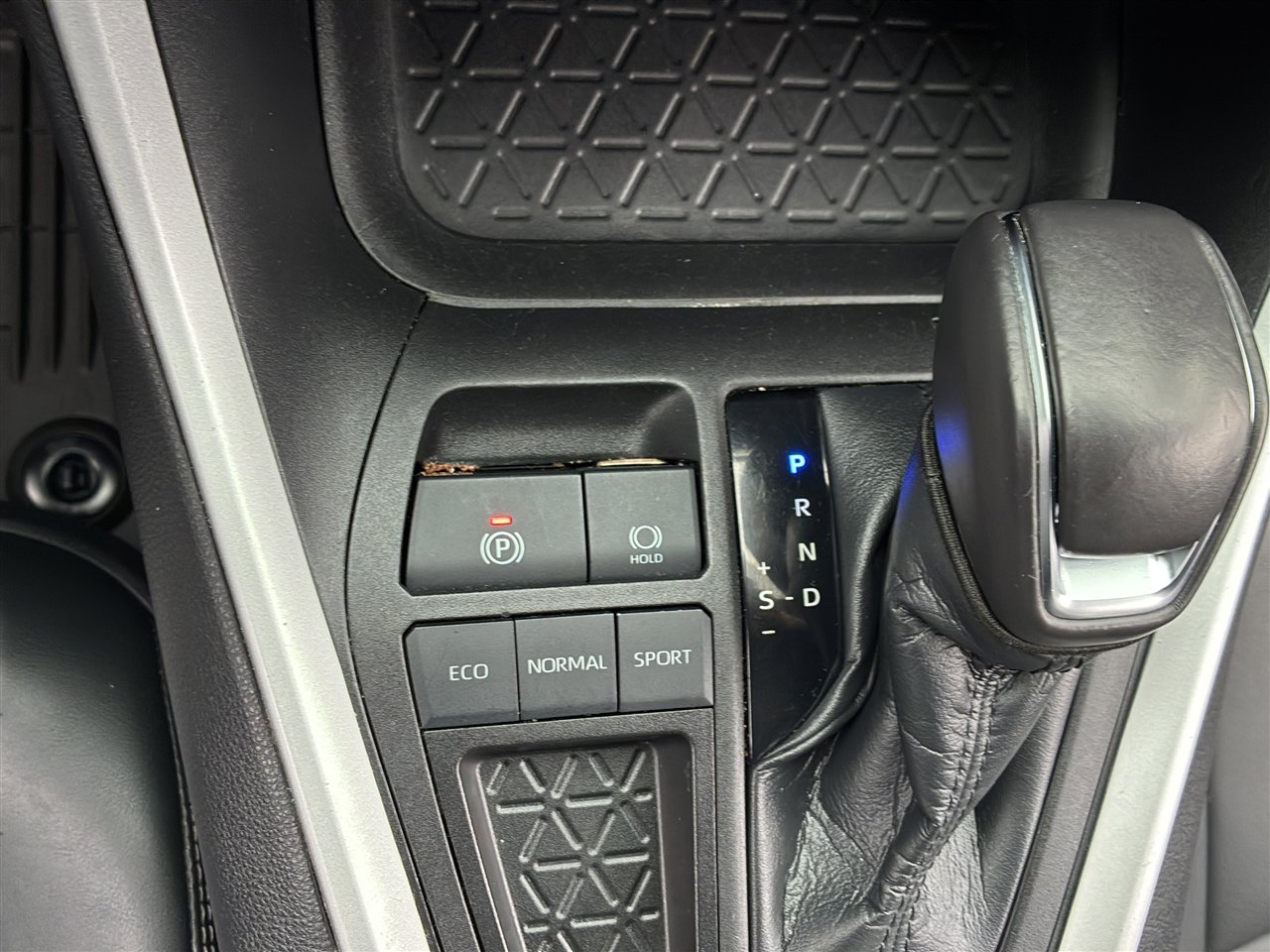 Used 2021 Toyota RAV4 XLE Premium image 28