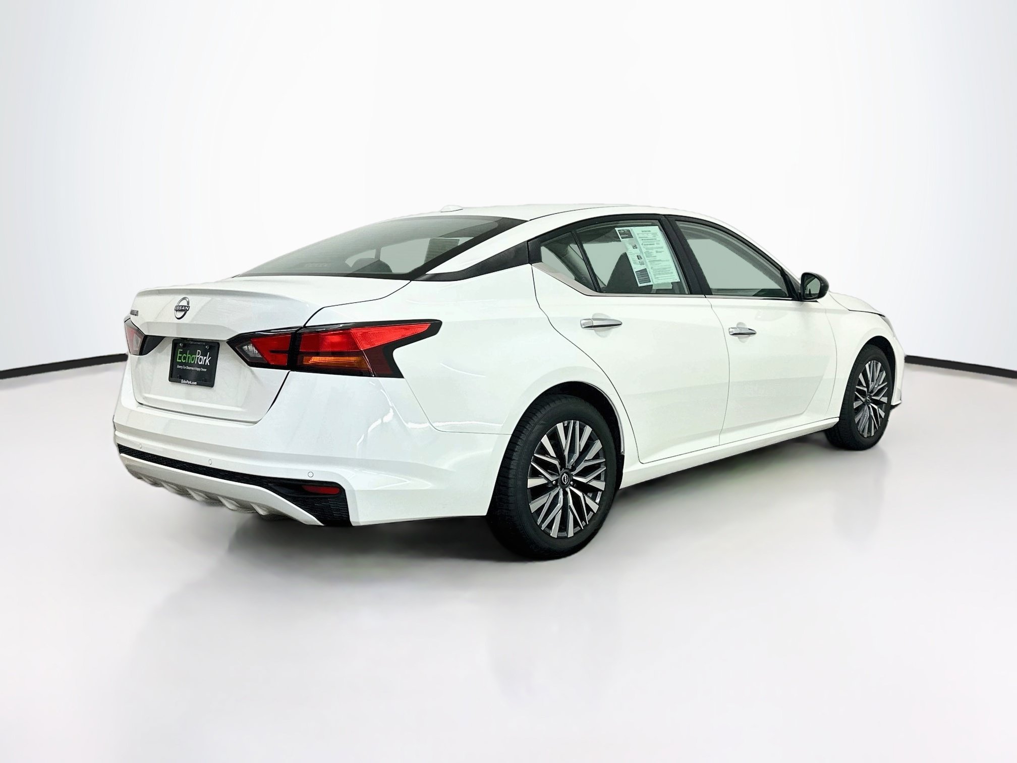 Used 2025 Nissan Altima 2.5 SV FWD image 9