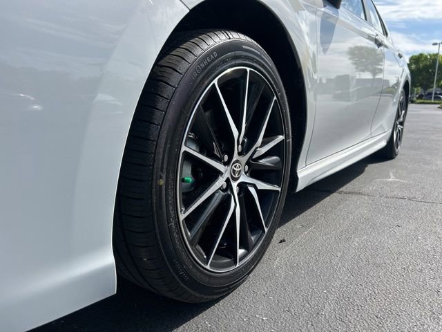 Used 2024 Toyota Camry SE image 12