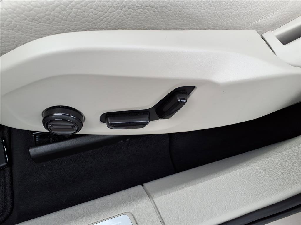 Certified 2023 Volvo XC60 B5 Plus w/ Climate Package image 17