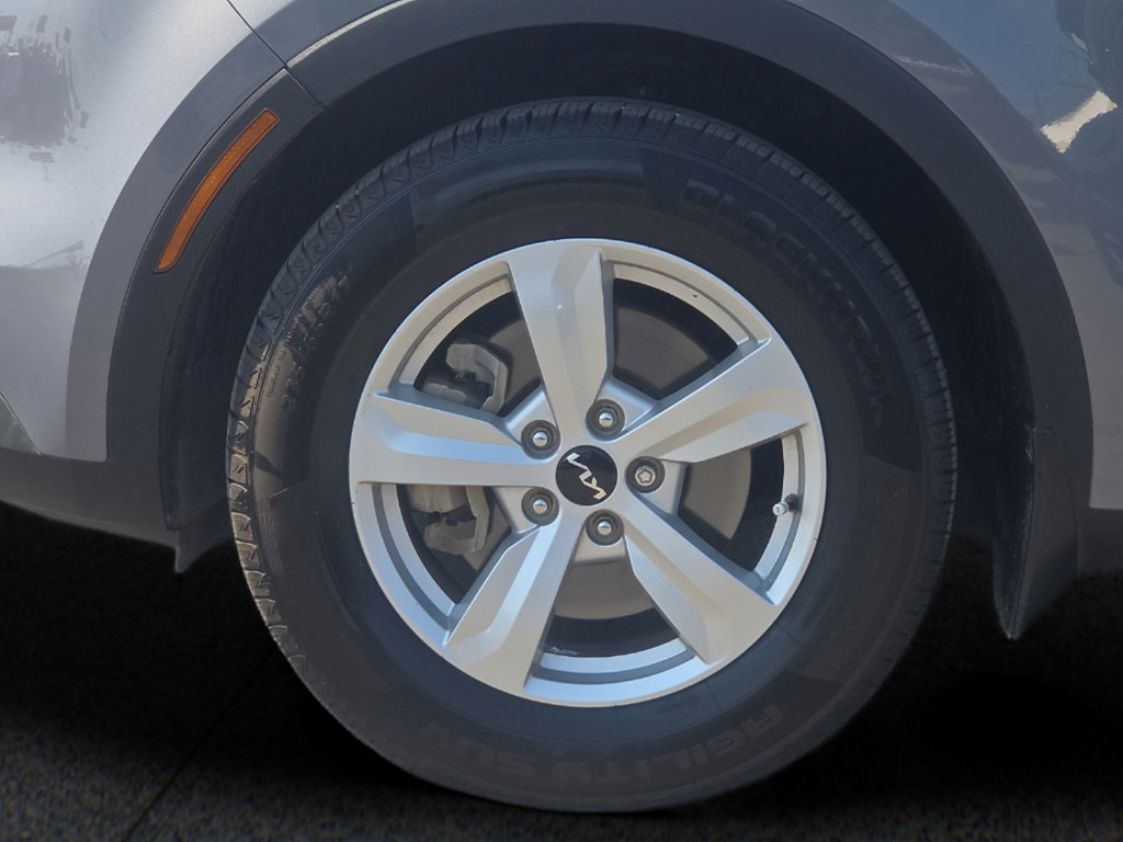 Used 2023 Kia Sorento LX FWD image 8