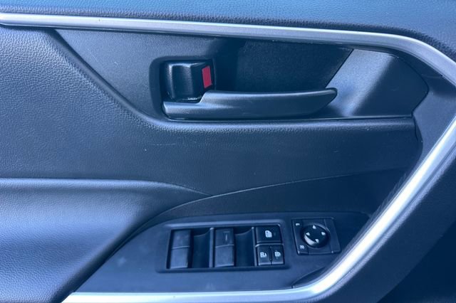 Used 2022 Toyota RAV4 LE image 10