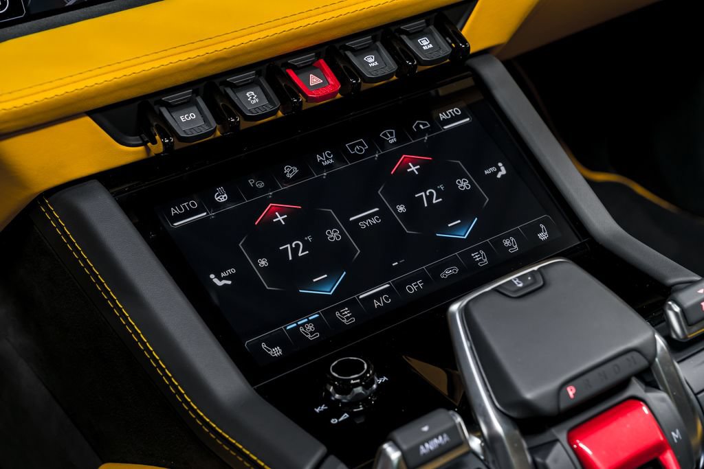 Used 2025 Lamborghini Urus S AWD/4WD image 28