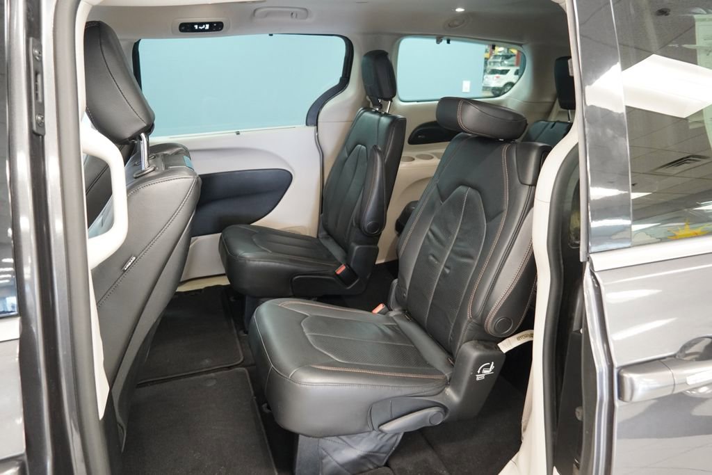 Used 2017 Chrysler Pacifica Touring-L Plus image 20