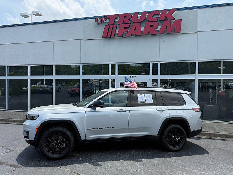 Used 2024 Jeep Grand Cherokee L Laredo AWD/4WD image 2